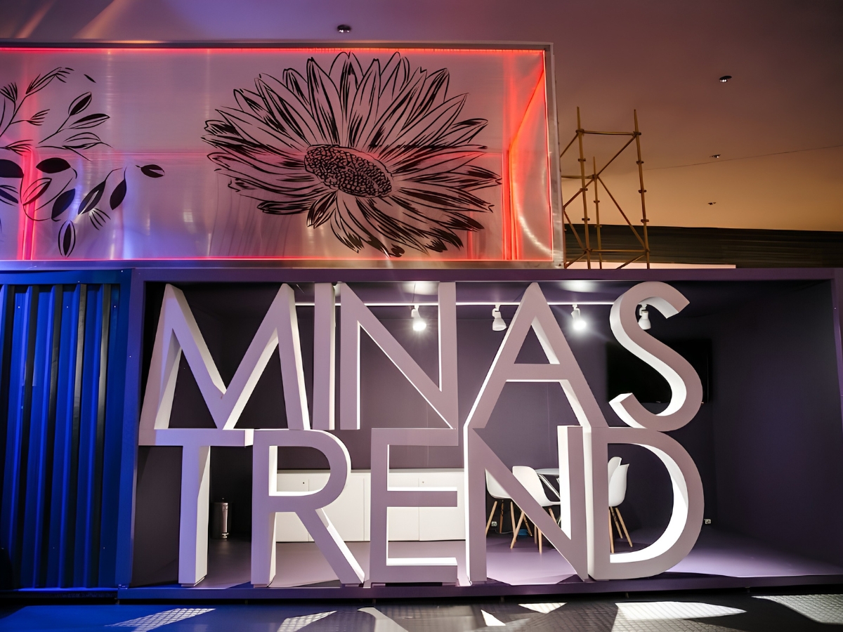 Cenografia do estande Minas Trend em containers